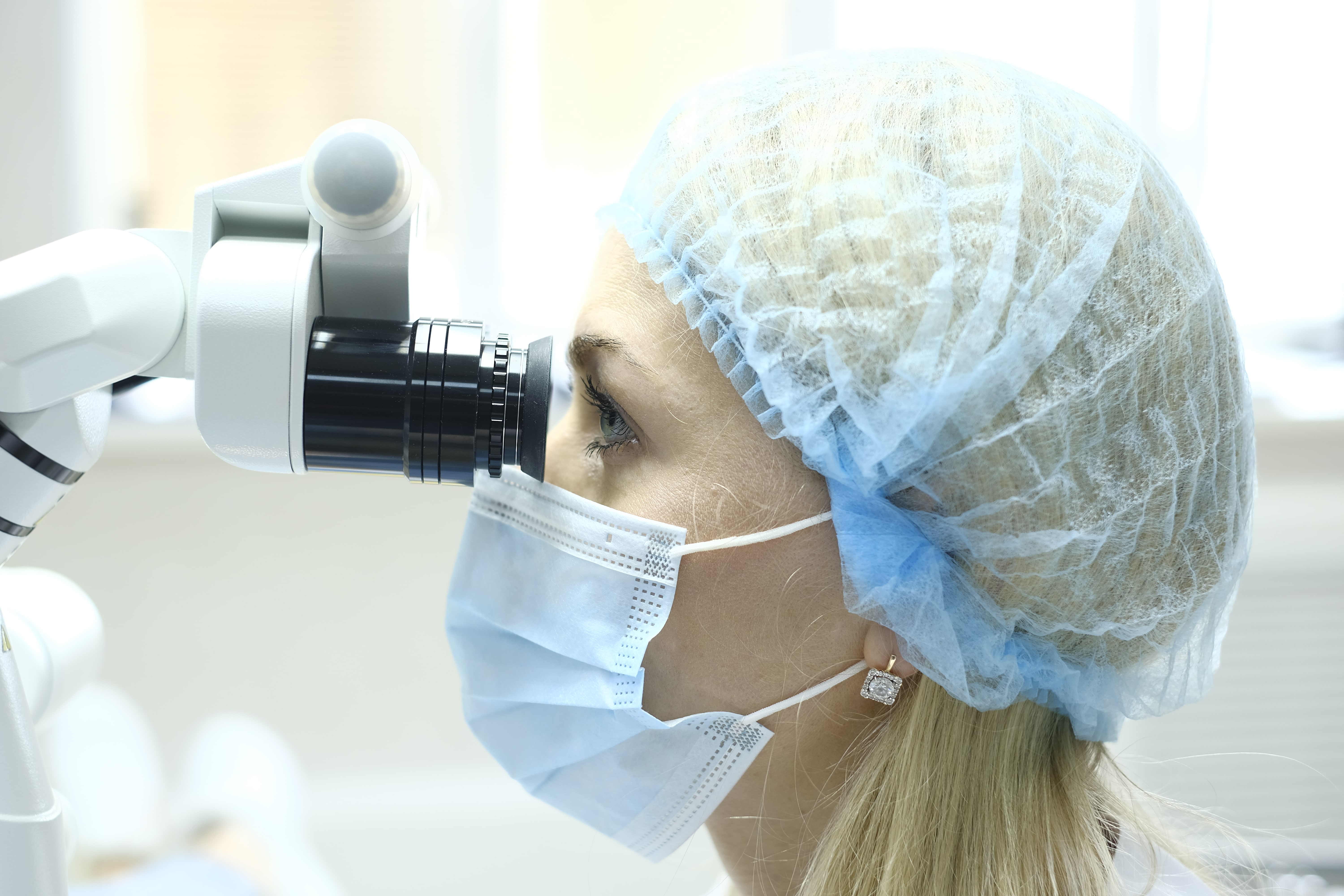 Лечение зубов под микроскопом ! 